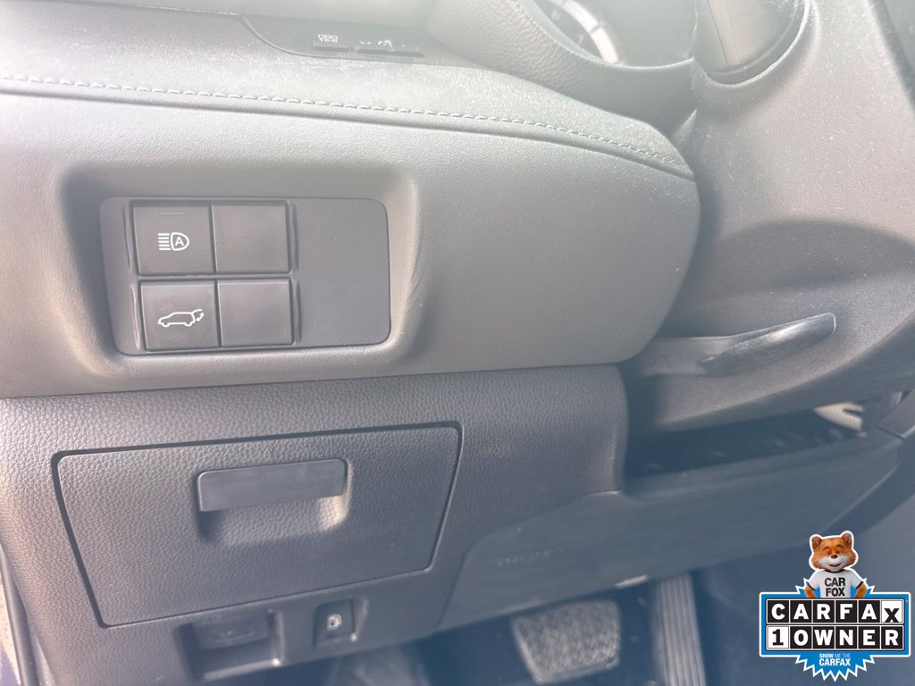 Used 2021 Toyota Highlander LE FWD image 15