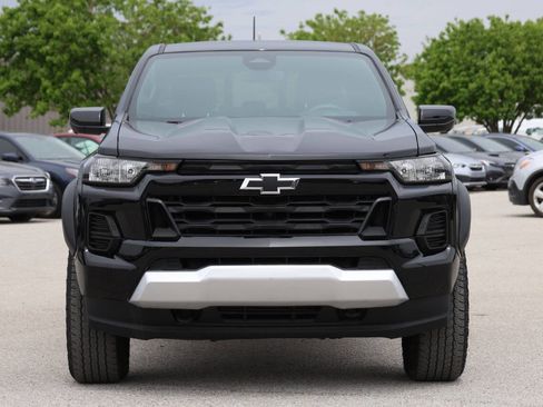 Used 2023 Chevrolet Colorado Trail Boss w/ Technology Package AWD/4WD image 2
