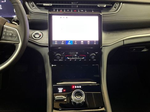 New 2025 Jeep Grand Cherokee Limited w/ Black Appearance Package image 17