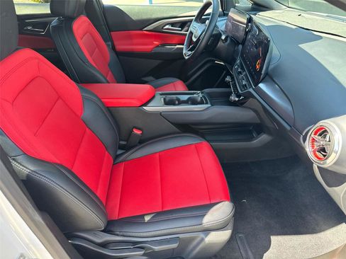 Used 2025 Chevrolet Equinox EV RS image 19