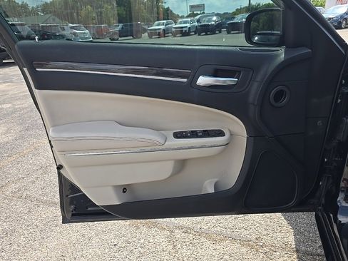 Used 2018 Chrysler 300 Touring w/ Sport Appearance Package image 12