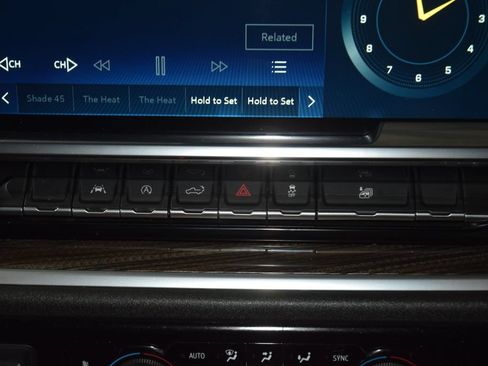 Used 2022 Chevrolet Silverado 1500 RST AWD/4WD image 34