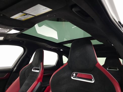 Used 2022 Jaguar F-PACE SVR image 19