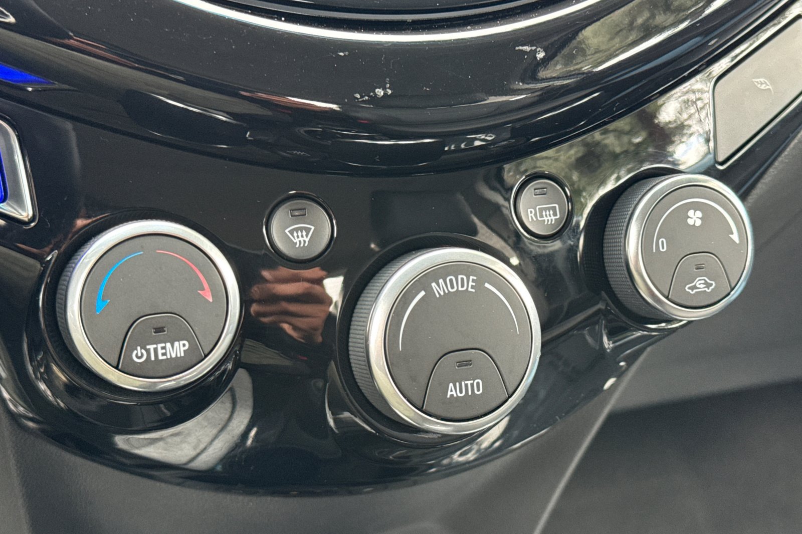 Used 2014 Chevrolet Spark LT FWD image 28