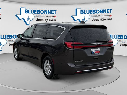 Certified 2023 Chrysler Pacifica Touring-L FWD image 7