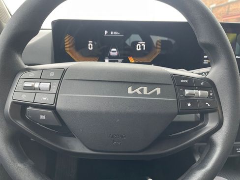 Used 2025 Kia K4 LXS image 28