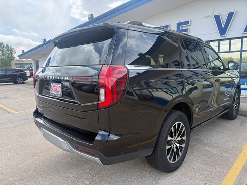 Used 2025 Ford Expedition Platinum AWD/4WD image 2