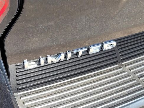 Used 2018 Ford Expedition Limited w/ Equipment Group 301A image 9