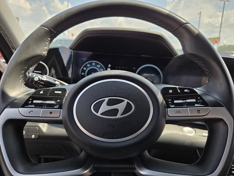 Used 2025 Hyundai Elantra Limited FWD image 23