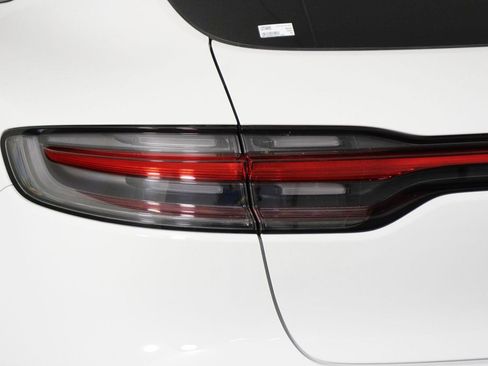 Certified 2024 Porsche Macan image 21