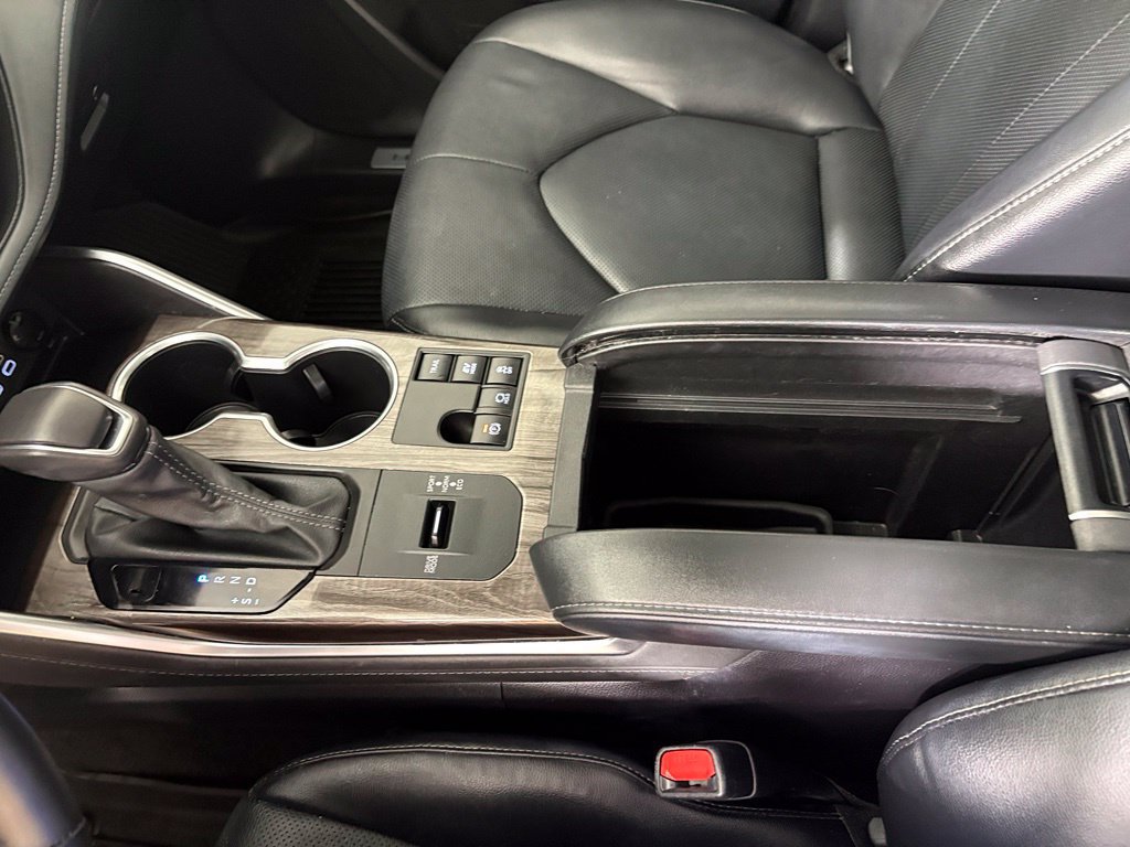 Used 2024 Toyota Highlander Limited AWD/4WD image 32