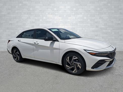 New 2025 Hyundai Elantra SEL image 2
