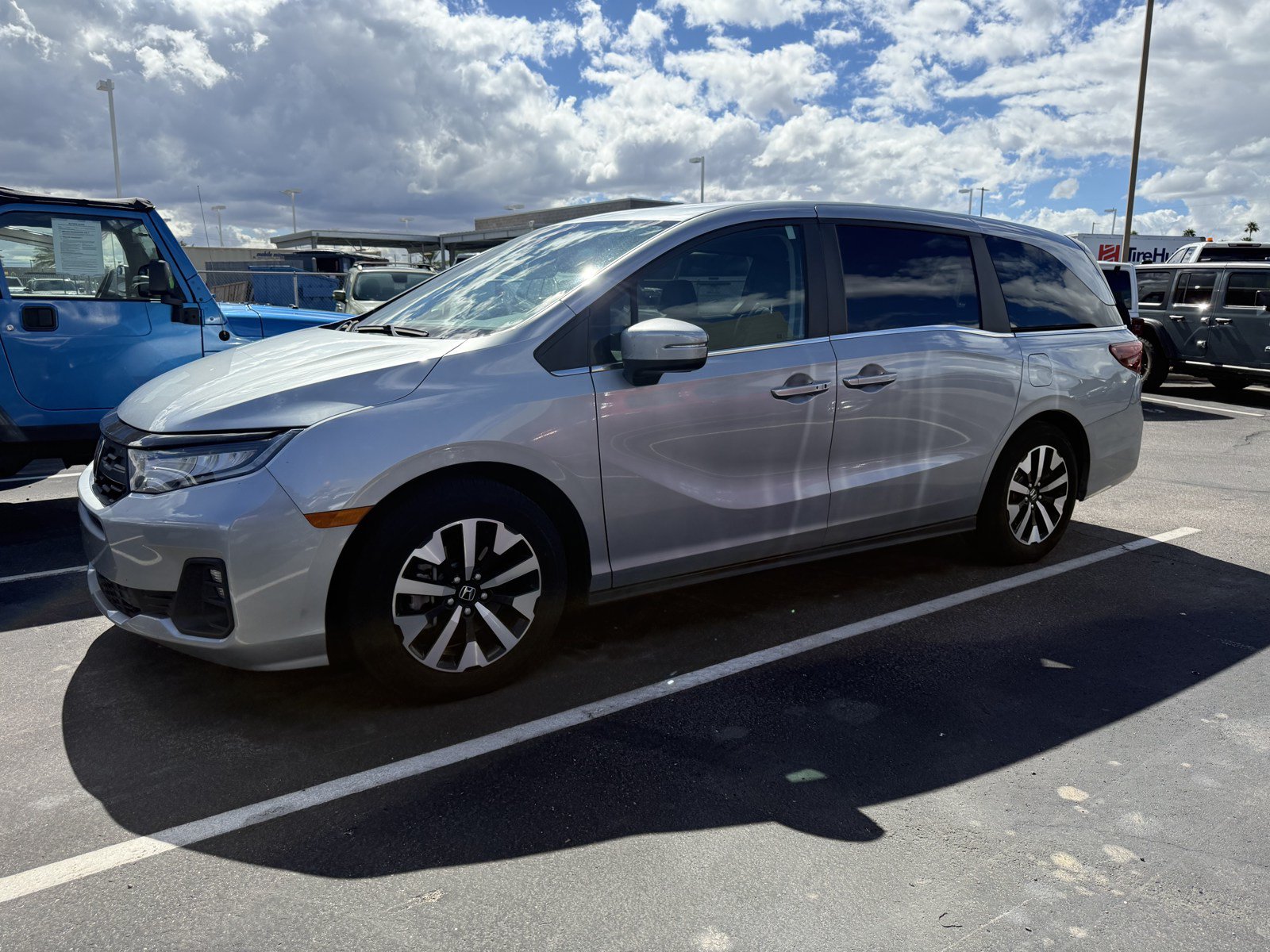 Used 2025 Honda Odyssey EX-L image 2