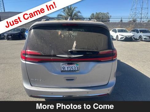 Used 2021 Chrysler Pacifica Touring-L FWD image 4