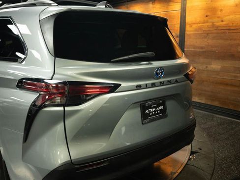 Used 2022 Toyota Sienna XLE w/ XLE Plus Package AWD/4WD image 6