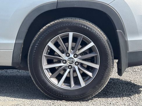Used 2018 Toyota Highlander XLE AWD/4WD image 46