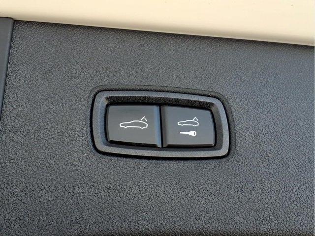 Used 2024 Porsche Cayenne AWD/4WD image 29