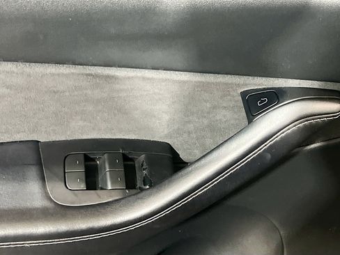 Used 2022 Tesla Model Y Long Range image 14