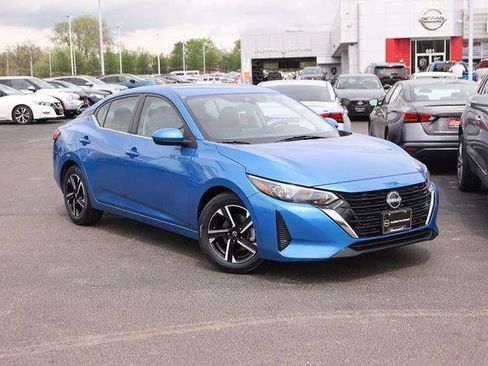 Used 2024 Nissan Sentra SV image 2