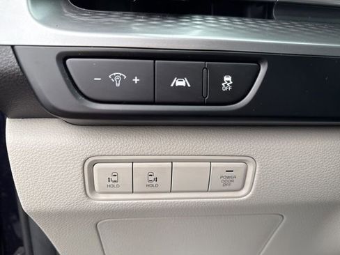 Used 2024 Kia Carnival LX FWD image 22