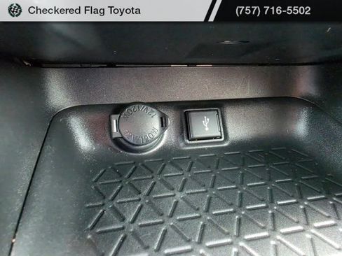 Used 2022 Toyota RAV4 XLE AWD/4WD image 24