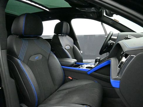 Used 2025 Bentley Bentayga AWD/4WD image 46