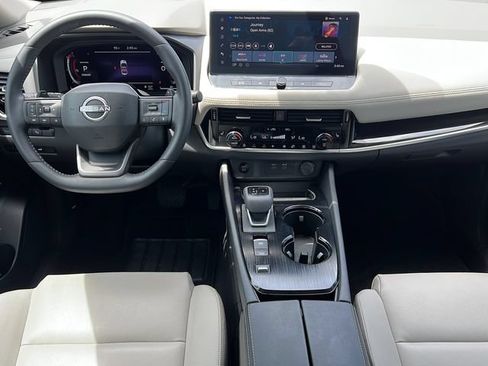 Used 2025 Nissan Rogue SL w/ SL Premium Package FWD image 11