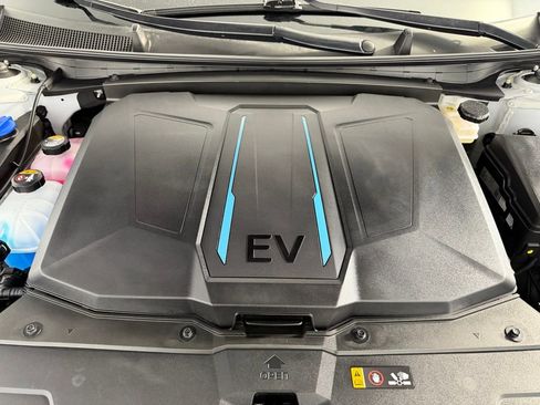 Used 2024 Hyundai Ioniq 5 SEL image 36