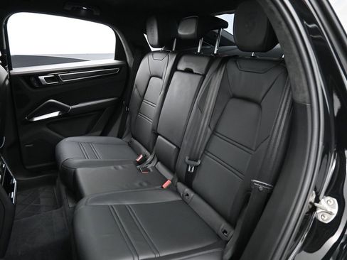 Used 2023 Porsche Cayenne Turbo S image 25