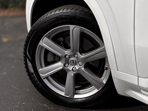 Used 2021 Volvo XC90 T6 Momentum image 27