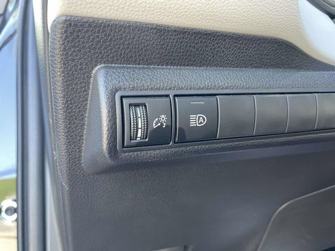 Used 2025 Toyota Corolla SE FWD image 27