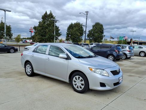 Used 2010 Toyota Corolla LE image 1