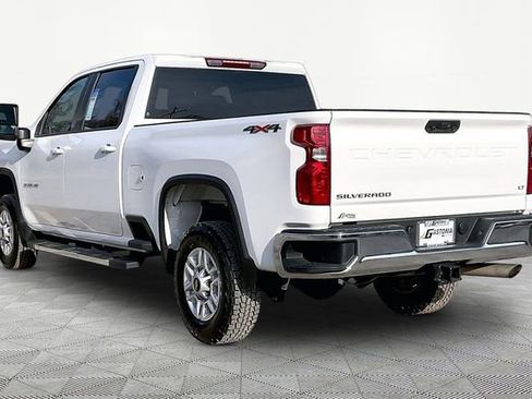 Used 2025 Chevrolet Silverado 2500 LT w/ Convenience Package image 4