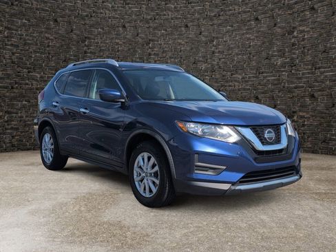 Used 2018 Nissan Rogue SV FWD image 2