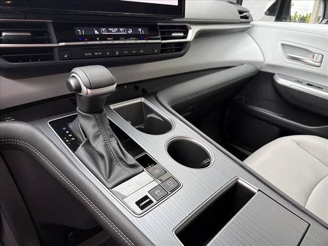 Used 2025 Toyota Sienna XLE AWD/4WD image 21