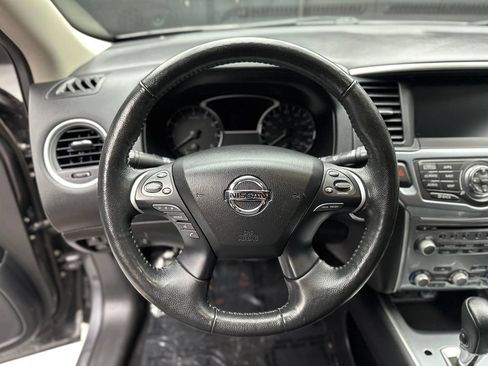 Used 2019 Nissan Pathfinder SL AWD/4WD image 31