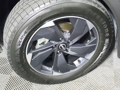 Used 2024 Nissan Rogue SV AWD/4WD image 18