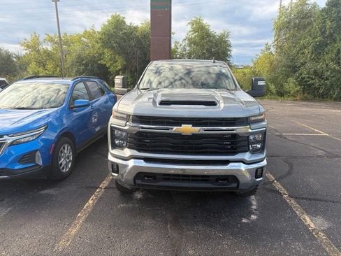 Used 2025 Chevrolet Silverado 2500 LT AWD/4WD image 2