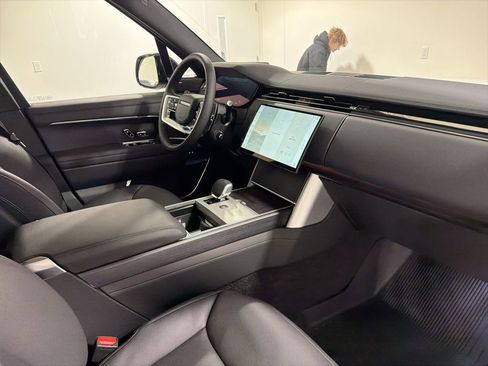 New 2026 Land Rover Range Rover Long Wheelbase SE AWD/4WD image 24