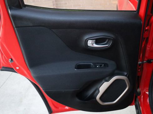 Used 2015 Jeep Renegade Latitude image 15