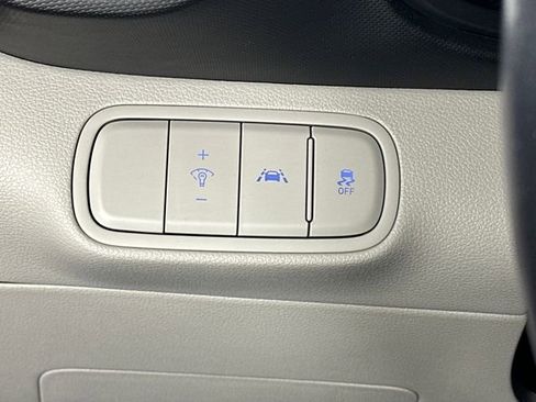 Certified 2022 Hyundai Venue SEL image 19