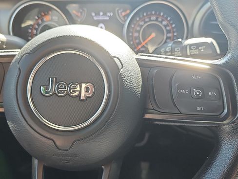 Used 2018 Jeep Wrangler Sport AWD/4WD image 22