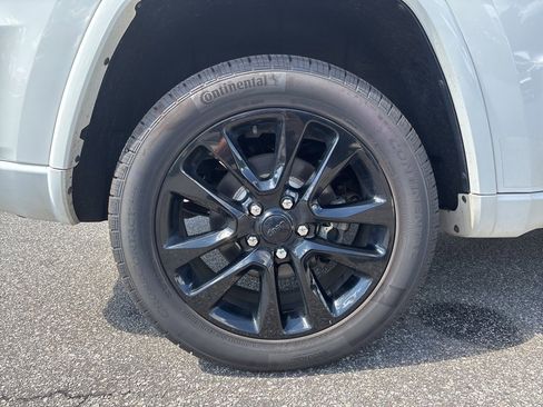 Used 2019 Jeep Grand Cherokee Altitude image 12