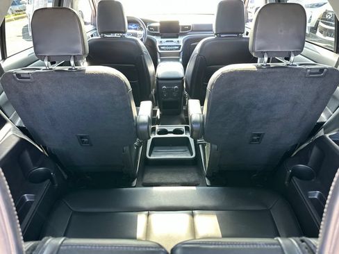 Used 2021 Ford Explorer XLT w/ Equipment Group 202A AWD/4WD image 35