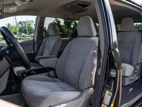 Used 2019 Toyota Sienna LE FWD image 20