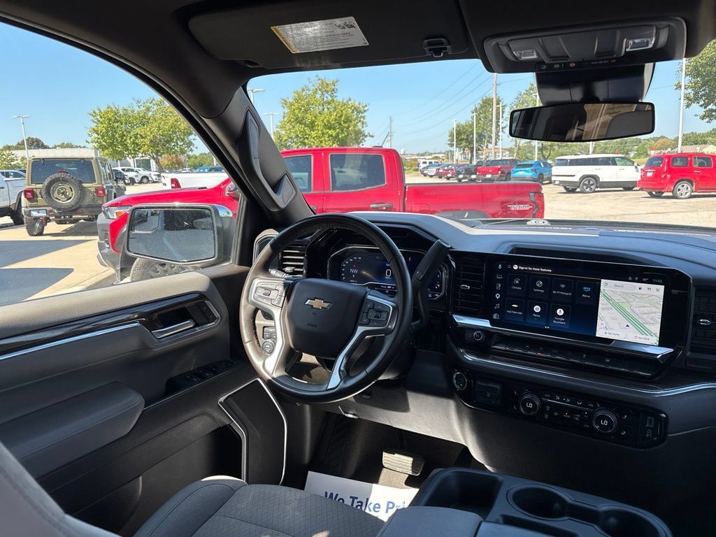 Used 2025 Chevrolet Silverado 1500 LT AWD/4WD image 25