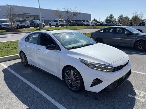 Used 2022 Kia Forte GT w/ GT2 Package FWD image 3
