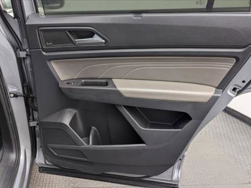 Used 2022 Volkswagen Atlas SEL Premium image 19