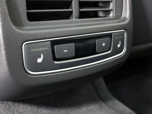 Used 2022 Audi e-tron GT Prestige image 34