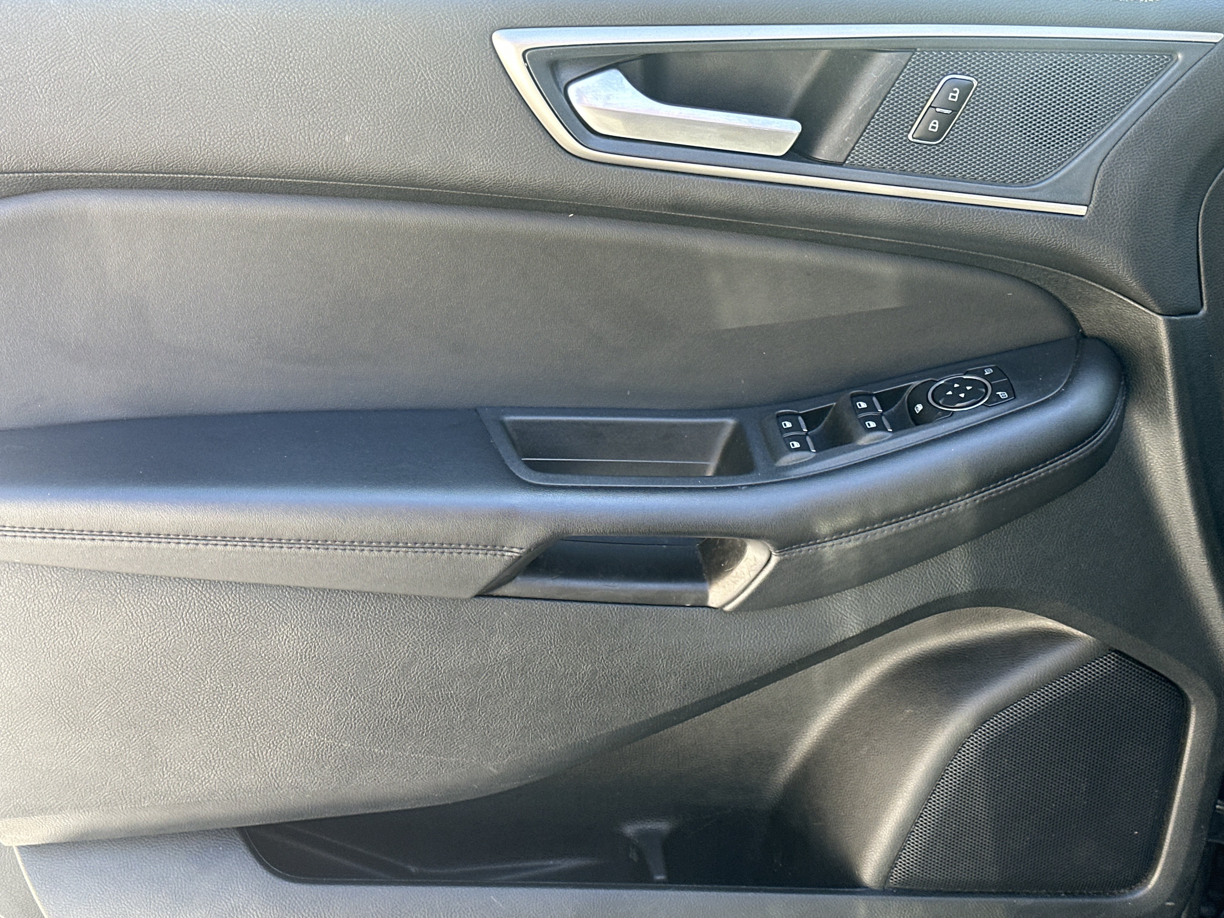 Used 2024 Ford Edge SEL AWD/4WD image 10